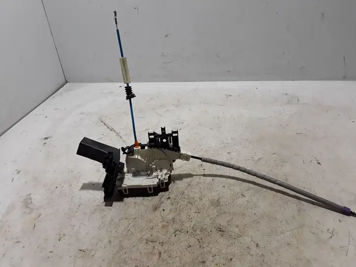 Mercedes-Benz CLA  C117,X117,W117 (2013 - 2019)  A0997202201 Замок передней двери