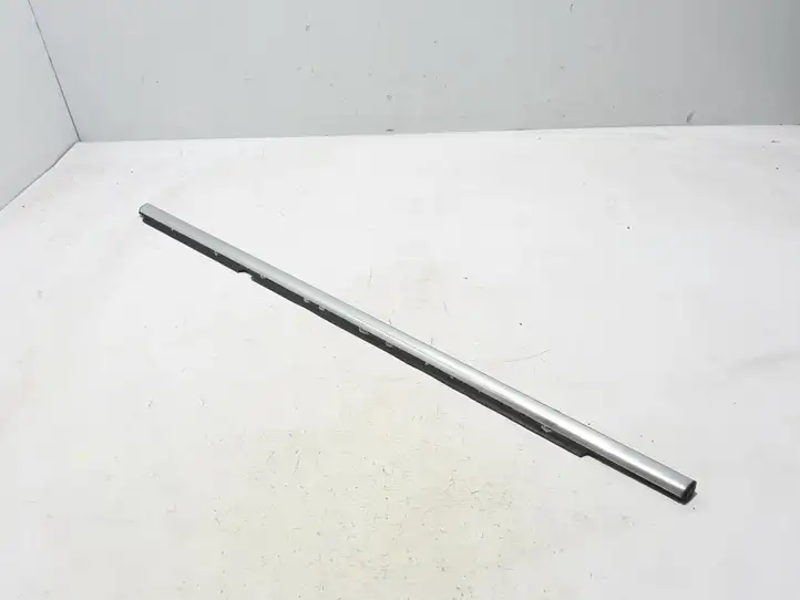 Volkswagen Tiguan (2007 - 2011)  5N0839475D  Отделка дверей (молдинги) задней двери