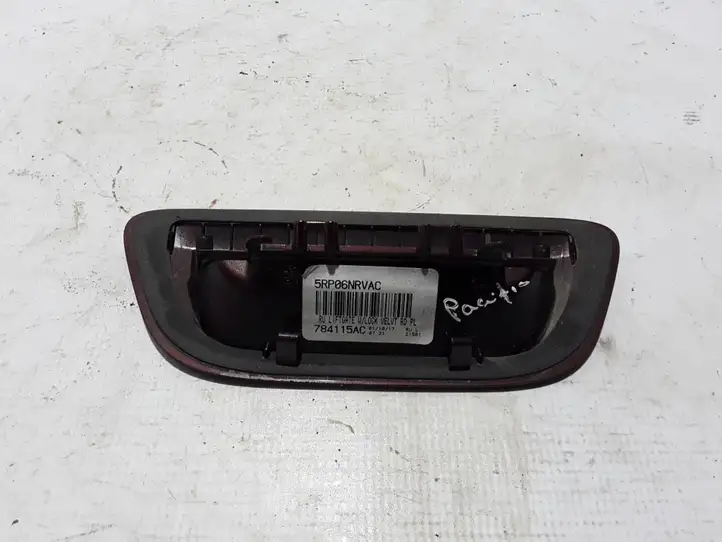 Chrysler Pacifica (2016 - ) 5RP06NRVAC Ручка багажной двери — фото 3