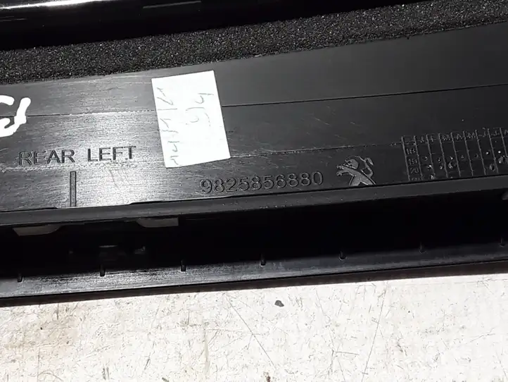 Peugeot 2008 II (2019 - ) 9825856880 Молдинги задней двери — фото 3