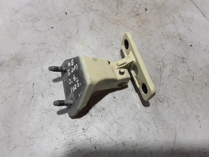 Mercedes-Benz E W213 (2016 - )  A2137302002 Верхняя петля задней двери