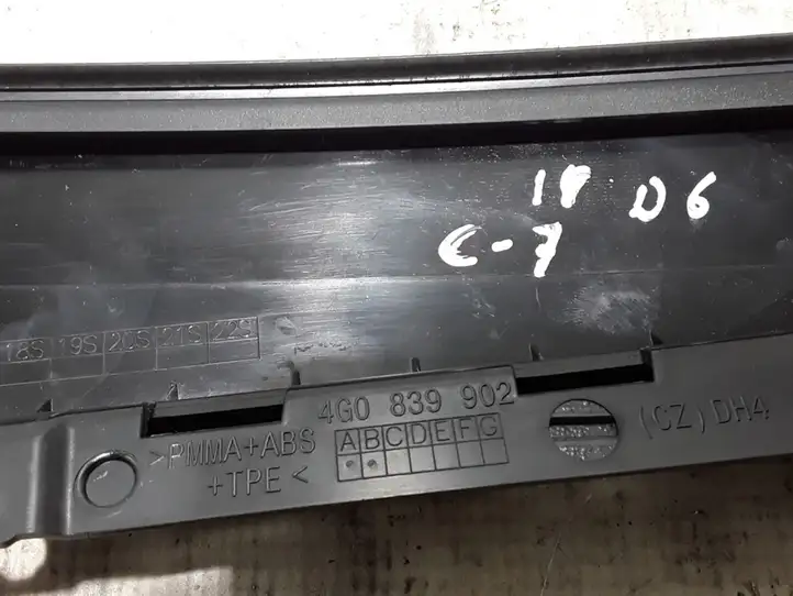 Audi A6 C7 (2014 - 2018) 4G0839902 Молдинги задней двери — фото 3