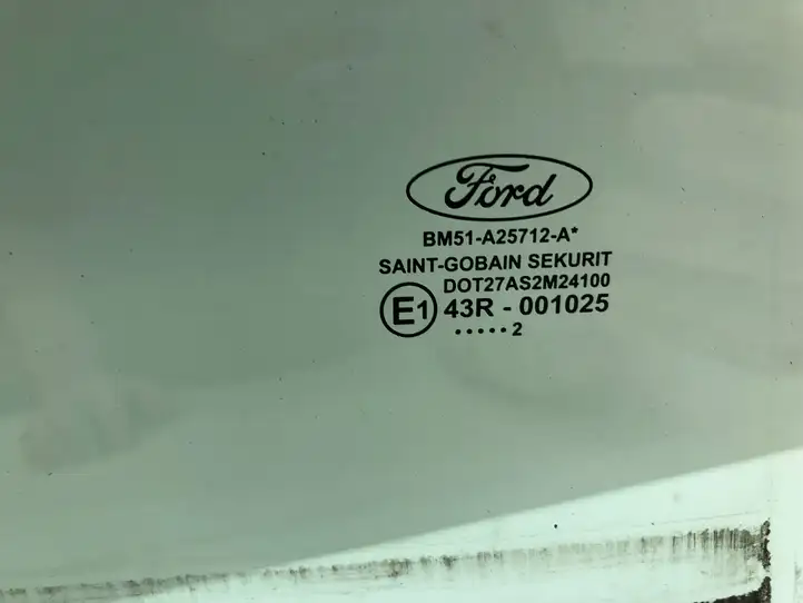 Ford Focus (2011 - 2015) BM51A25712A Стекло задней двери — фото 2