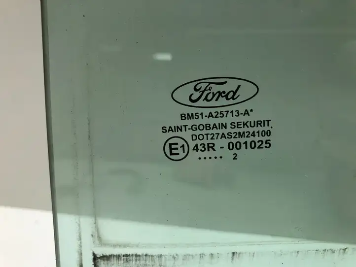 Ford Focus (2011 - 2015) BM51A25713A Стекло задней двери — фото 3