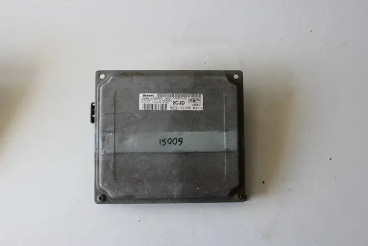 Ford Fiesta (2000 - 2005)  6S6112A650FD Блок управления двигателя