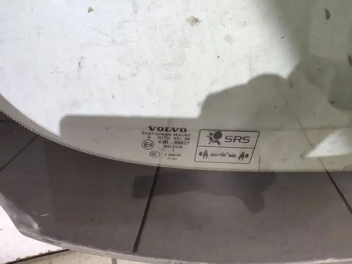 Volvo S60 (2010 - 2013) E643R00027 Переднее стекло — фото 9