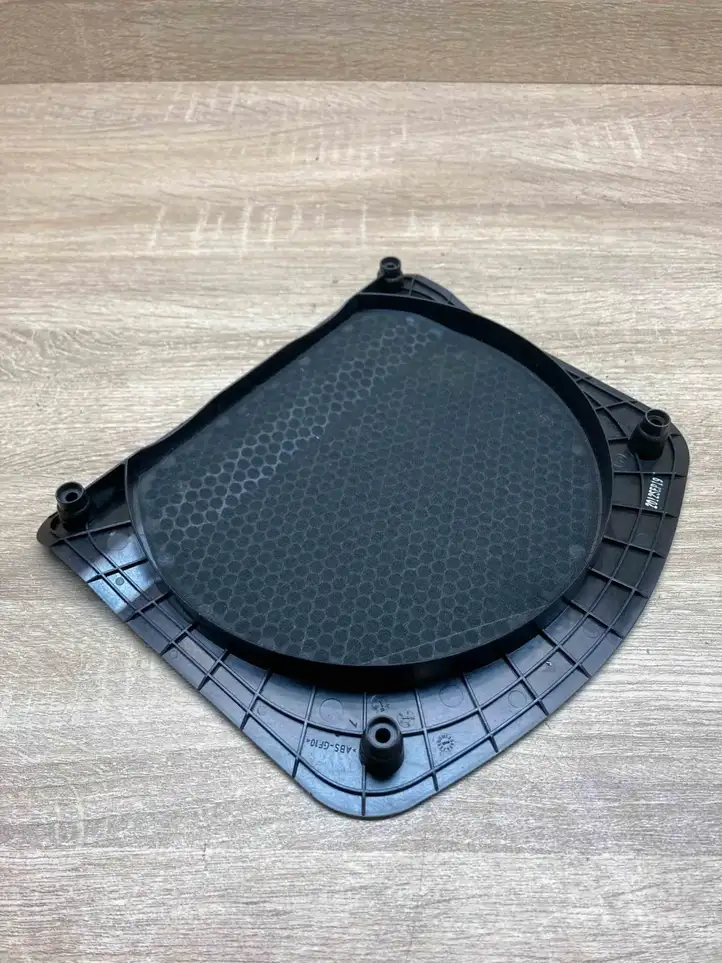 BMW 5 F10 F11 (2009 - 2016)  9187783 Сабвуферная решетка