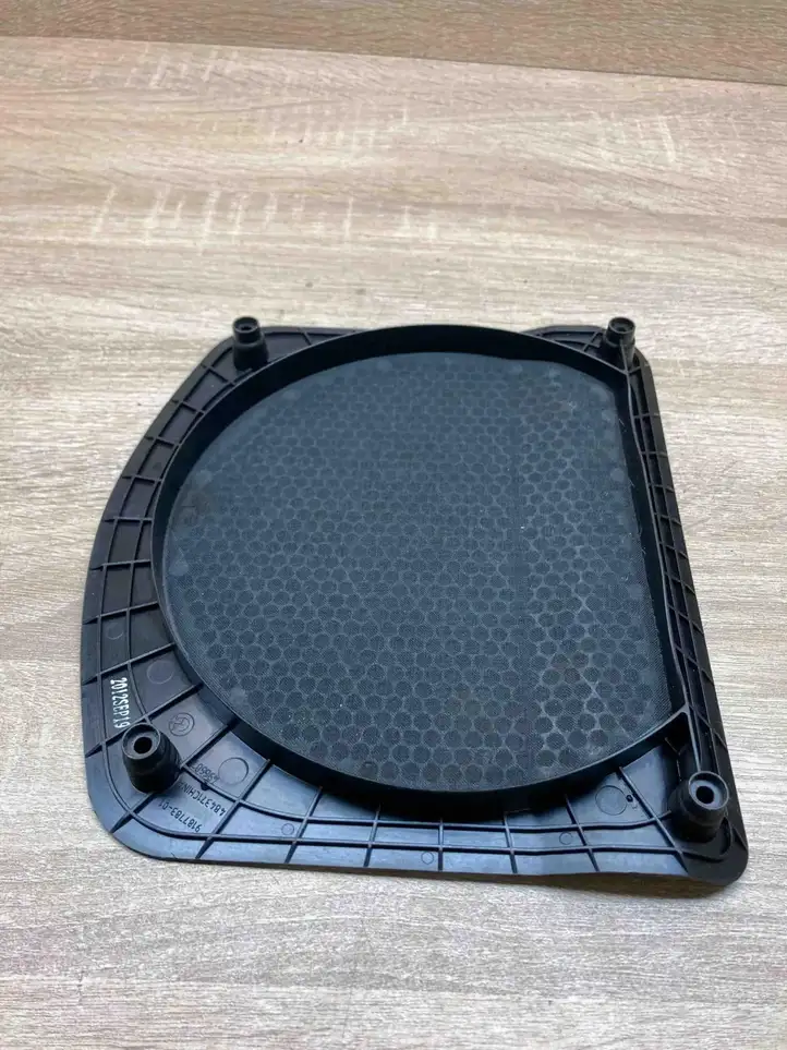 BMW 5 F10 F11 (2009 - 2016)  9187783 Сабвуферная решетка