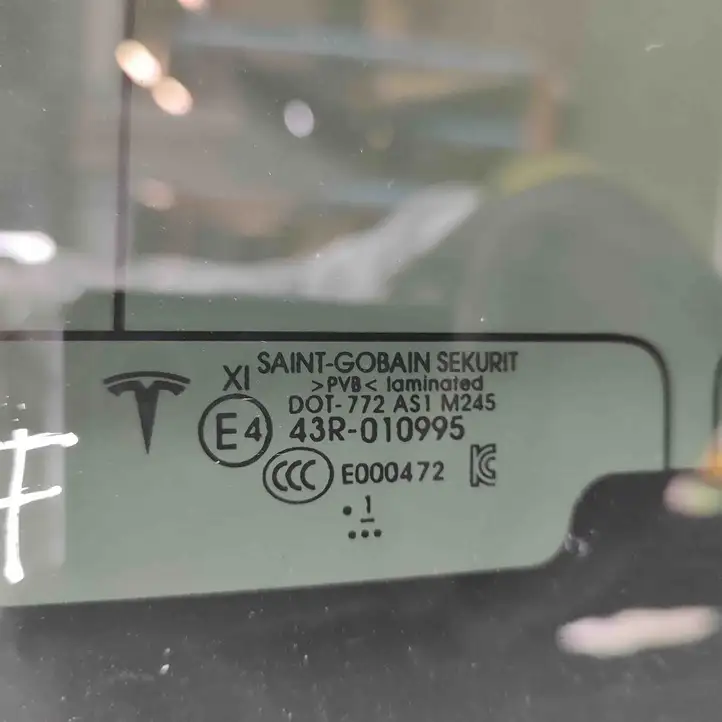 Tesla Model 3 (2017 - 2023) 164764500A Заднее стекло — фото 3
