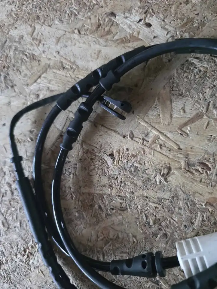 BMW X1 F48 F49 (2015 - 2022)  1987473517 Датчик износа тормозных колодок