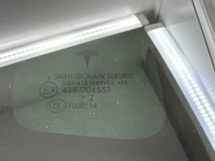 Tesla Model X (2015 - 2021) 43R004553 Форточка двери — фото 4