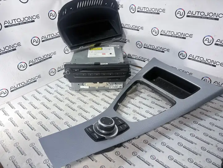 BMW 3 E90 E91 (2005 - 2012)  9218330 Радио/ проигрыватель CD/DVD / навигация