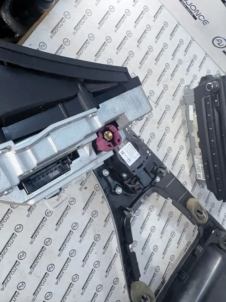 BMW 3 E90 E91 (2005 - 2012)  9218330 Радио/ проигрыватель CD/DVD / навигация