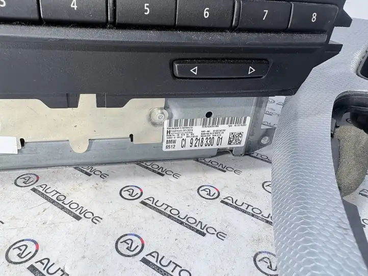 BMW 3 E90 E91 (2005 - 2012)  9218330 Радио/ проигрыватель CD/DVD / навигация