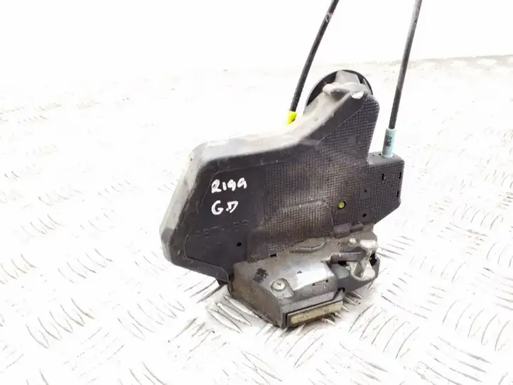 Toyota Camry (2001 - 2006) Замок задней двери — фото 1