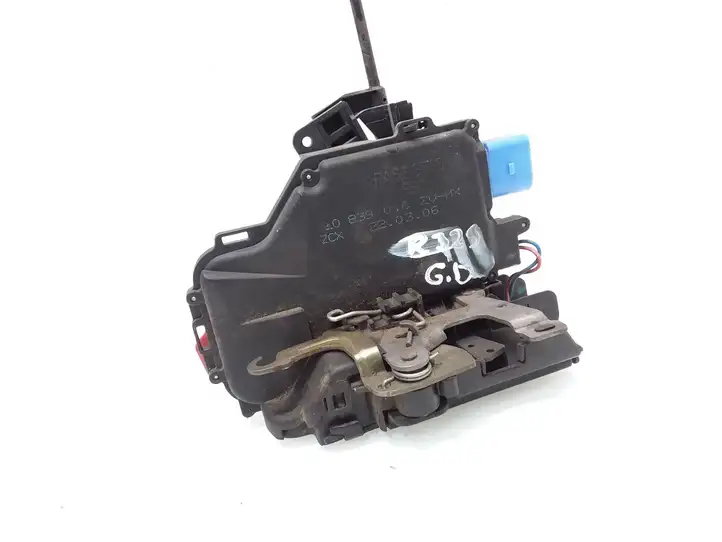 Volkswagen Jetta V (2005 - 2010)  7L0839016 Замок задней двери