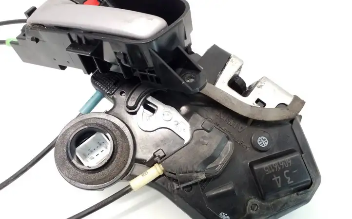 Suzuki Grand Vitara (2005 - 2008)  60616115 Замок задней двери