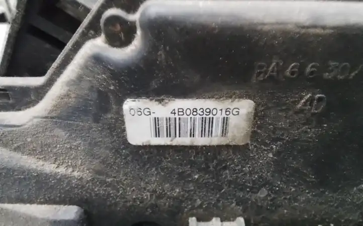 Audi A6 S6 C5 4B (2001 - 2004) 4B0839016G Замок задней двери — фото 2