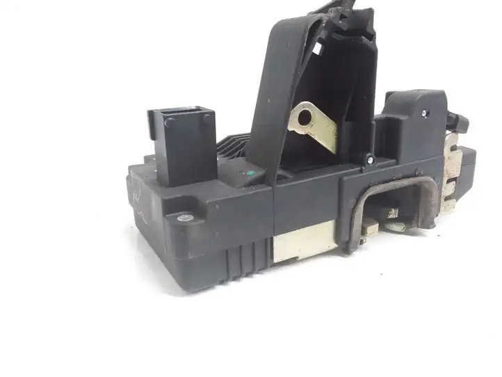 Opel Vectra (1999 - 2002)  90503995 Замок задней двери