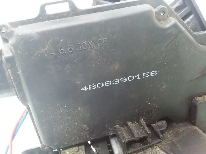 Audi A6 S6 C5 4B (2001 - 2004) 4B0839015B Замок задней двери — фото 4