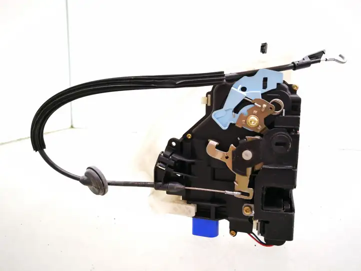 Volkswagen Golf V (2003 - 2009)  7L0839016 Замок задней двери
