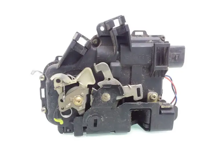 Audi A6 (1997 - 2001)   Замок задней двери