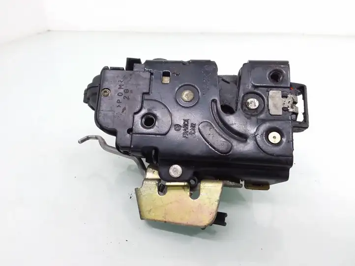 Audi A6 (1997 - 2001)   Замок задней двери