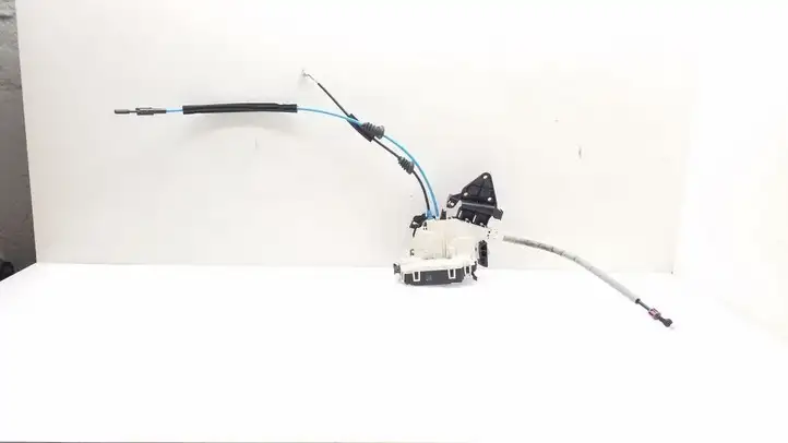 Mercedes-Benz C W204 (2007 - 2014)  A2047301435 Замок задней двери