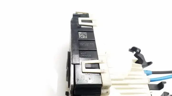 Mercedes-Benz C W204 (2007 - 2014)  A2047301435 Замок задней двери