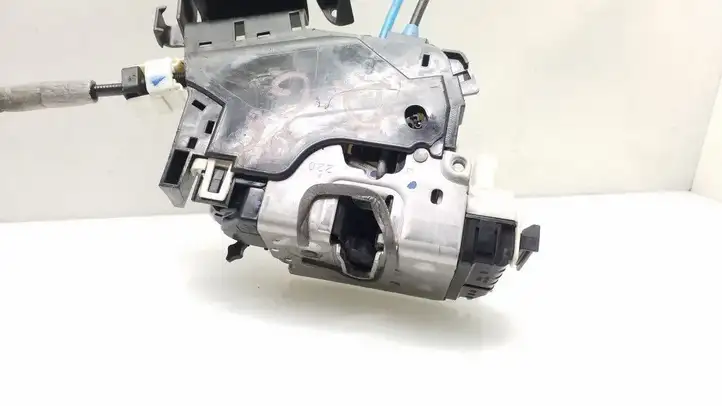 Mercedes-Benz C W204 (2007 - 2014)  A2047301435 Замок задней двери