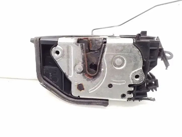 BMW 1 E81 E87 (2004 - 2011)  7202147 Замок задней двери