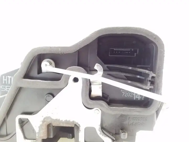 BMW 1 E81 E87 (2004 - 2011)  7202147 Замок задней двери