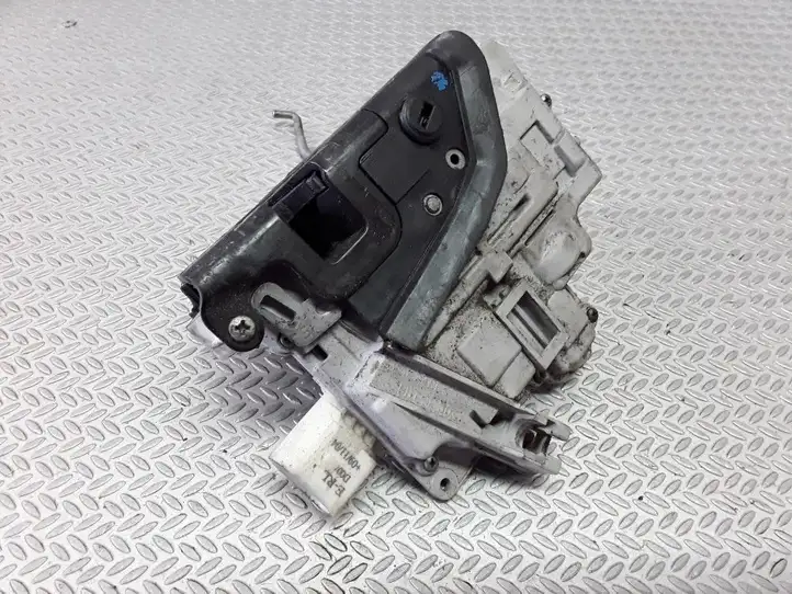 Audi A4 S4 B6 8E 8H (2000 - 2006) 8E0839015 Замок задней двери — фото 1