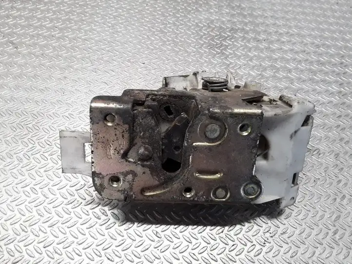 Ford Focus (1998 - 2004) XS41A26413CC Замок задней двери — фото 1