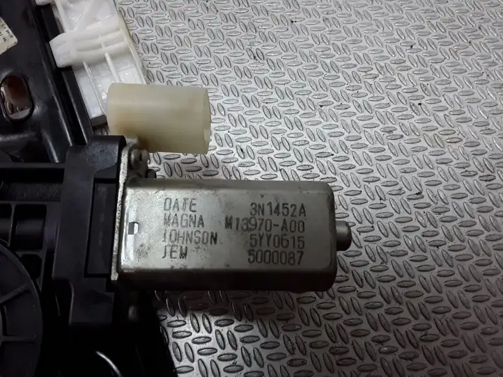 BMW 3 F30 F35 F31 (2012 - 2018)  M13970A00 Передний комплект электрического механизма для подъема окна
