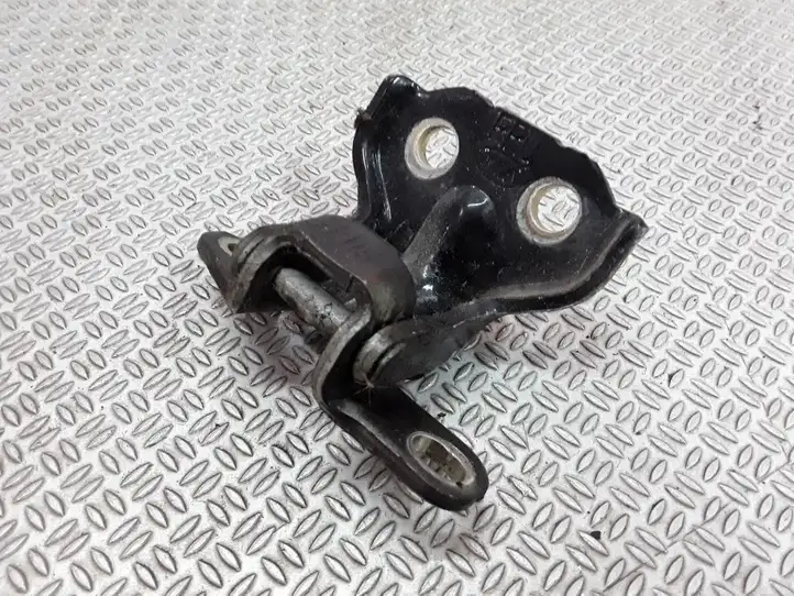 Kia Sorento (2002 - 2006)   Верхняя петля задней двери