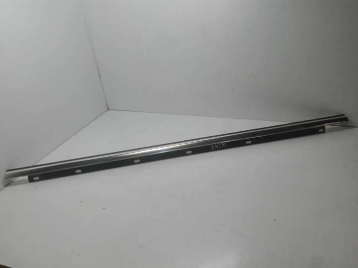 Audi A4 (2004 - 2009)  8E0853764B Уплотнительная резина стекла задней двери