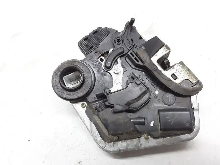 Toyota Corolla Verso E121 (2001 - 2004) Замок задней двери — фото 1