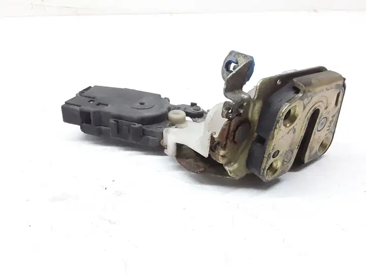 Subaru Legacy (1999 - 2003)   Замок задней двери