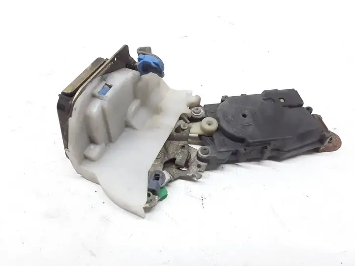 Subaru Legacy (1999 - 2003)   Замок задней двери