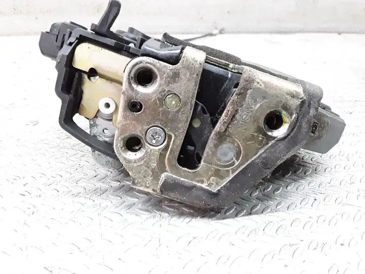 Toyota Corolla Verso E121 (2001 - 2004) Замок задней двери — фото 2