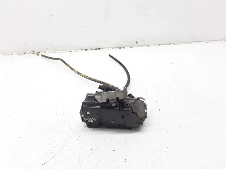 Audi A6 (2001 - 2004)  4B0839015G Замок задней двери