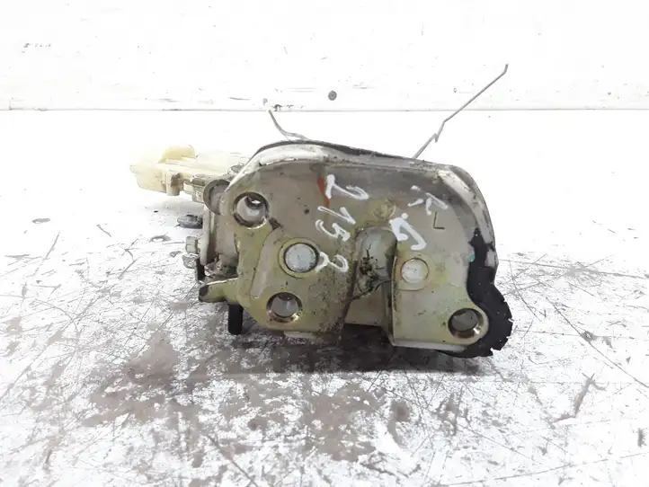 Toyota Yaris Verso (1999 - 2005) Замок задней двери — фото 2