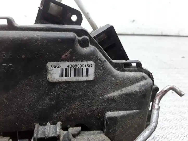 Audi A6 S6 C5 4B (2001 - 2004) 4B0839015G Замок задней двери — фото 2