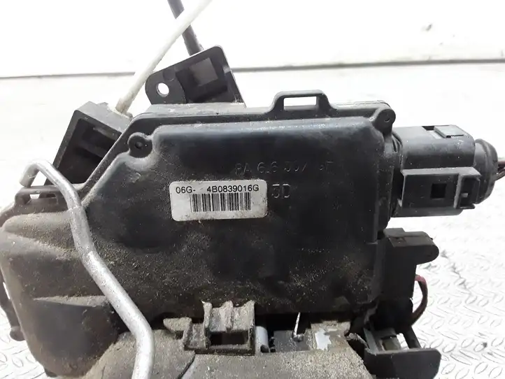 Audi A6 S6 C5 4B (2001 - 2004) 4B0839016G Замок задней двери — фото 4