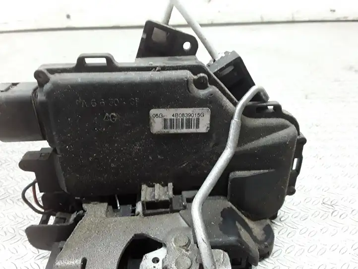 Audi A6 S6 C5 4B (2001 - 2004) 4B0839015G Замок задней двери — фото 2
