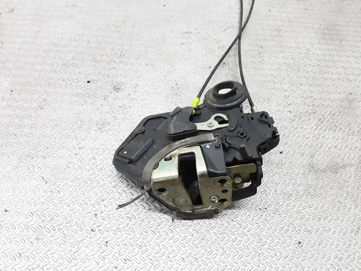 Toyota Corolla Verso E121 (2001 - 2004)   Замок задней двери