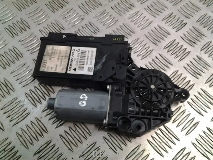Audi RS4 (2005 - 2009) 8E0959802E Стеклоподъемник задней двери — фото 1