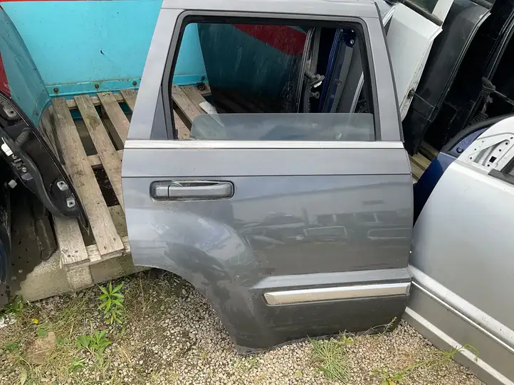 Jeep Grand Cherokee (WK) (2004 - 2010) Задняя дверь — фото 2