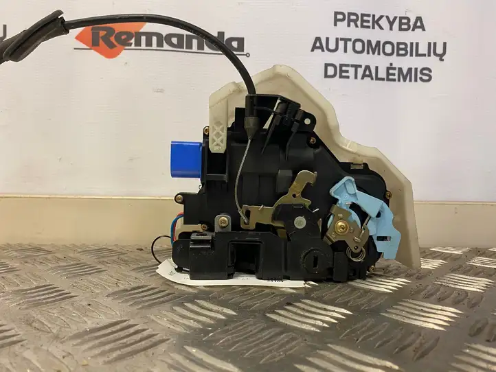 Volkswagen Golf Plus (2004 - 2008)   Замок задней двери